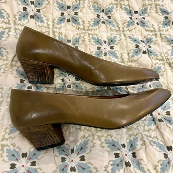 Vintage 60s or 70s Nina Khaki Green Leather Pumps w Geometric Heels - Picture 1 of 11